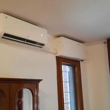 Incoming In Rome Apartment *